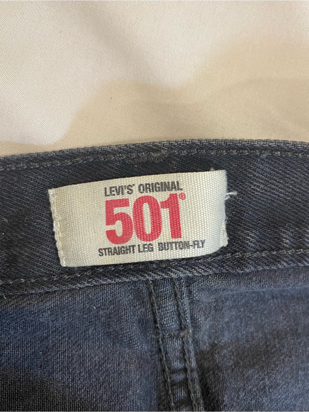 LEVI’s Original 501 straight leg button fly
NEED REPAIR - 33 x30 Mens